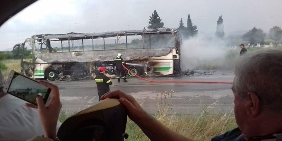 Saat 16.00 sıralarında Dedeağaç'a (Alexandrupolis) bağlı Ferecik yakınlarındaki Manastır Köyünde (Monastiraki Feron Köyü) meydana gelen olayda yıldırım çarpması sonucu bir otobüs yandı. 
