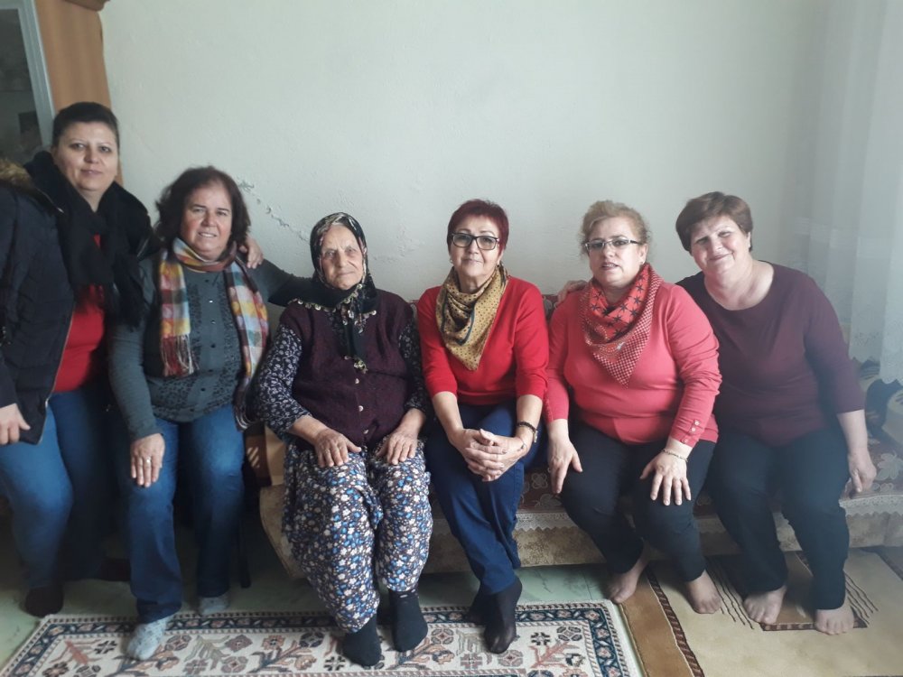 CHP’li Kadınlar yaşlıları unutmadı