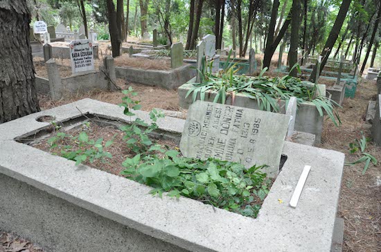 Malkara'da mezar taşlarını kırdılar