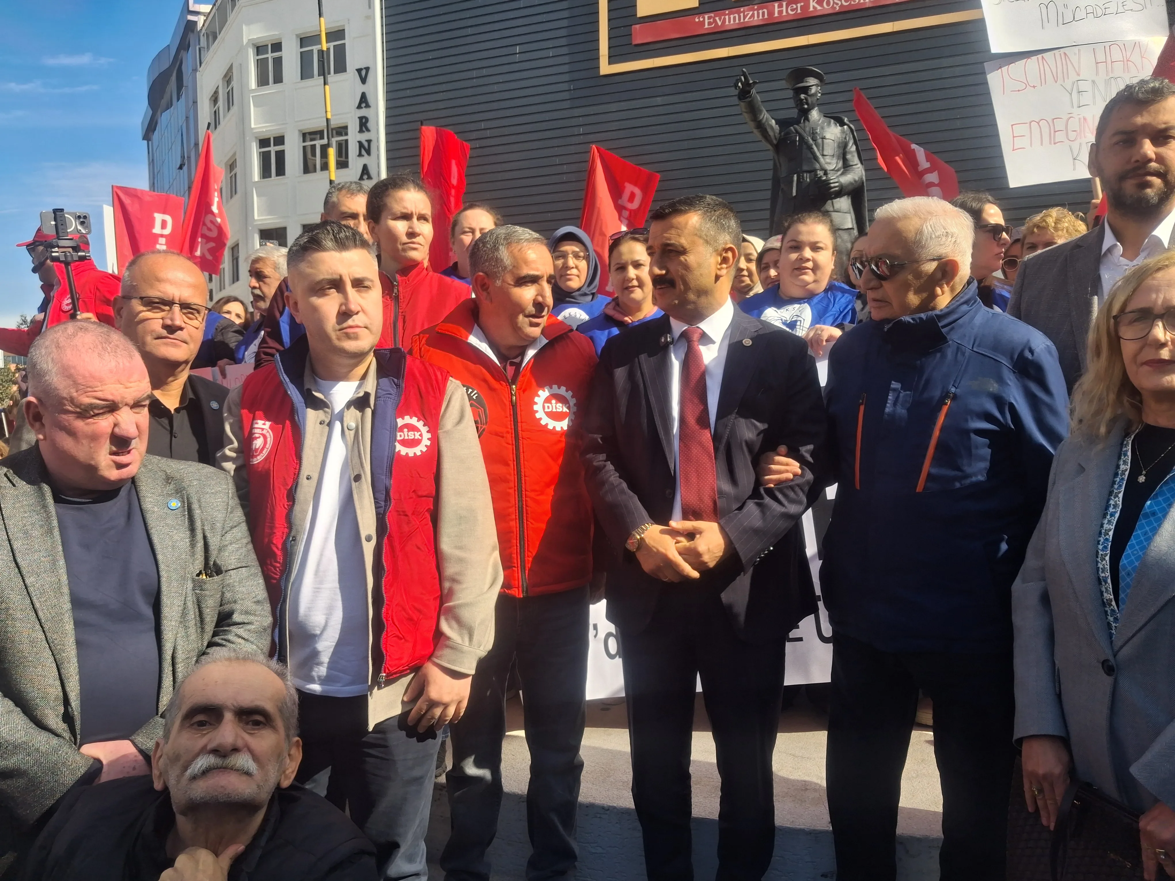 TYH Tekstil işçileri haklarını aradı